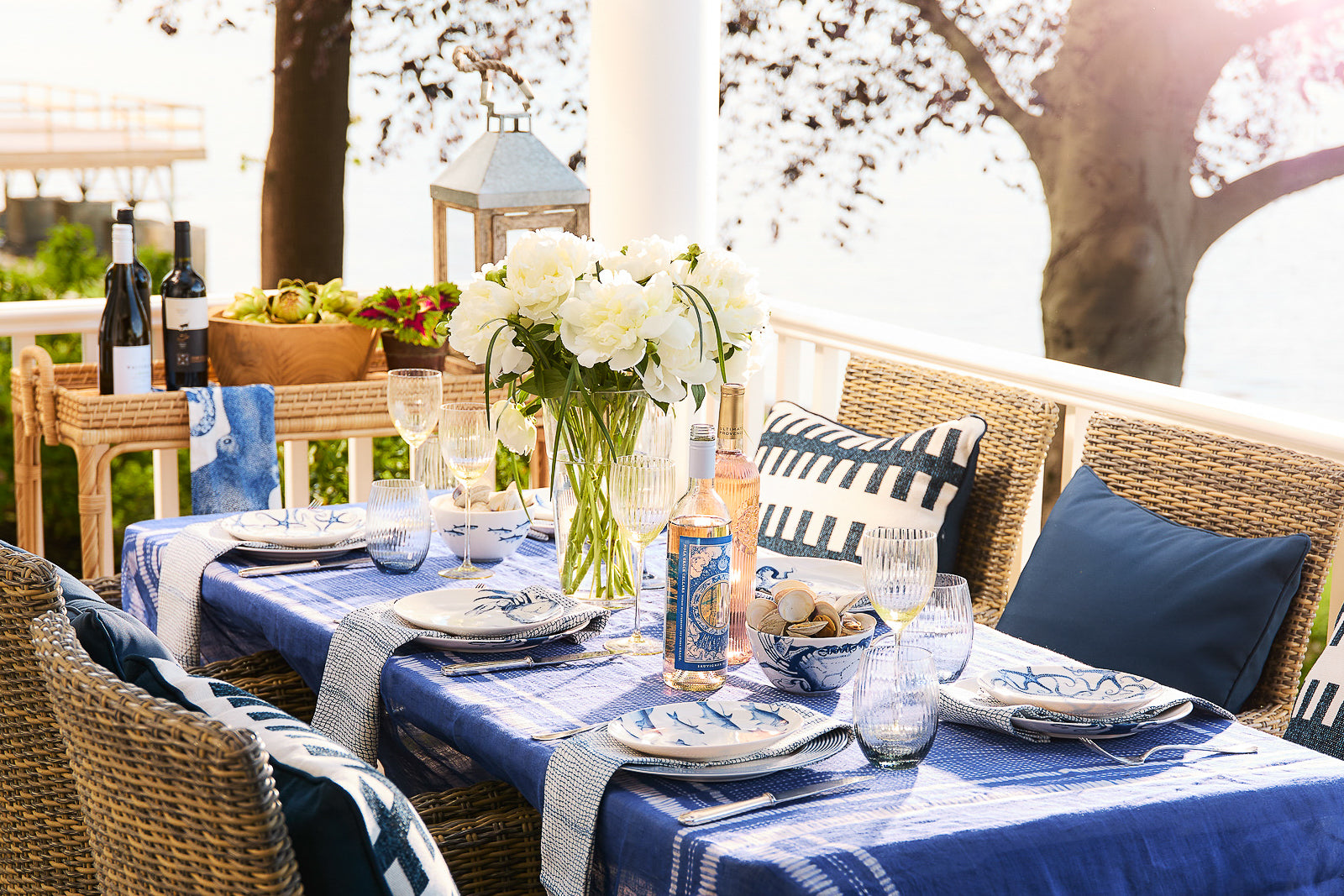Dinnerware Sets & Bundles